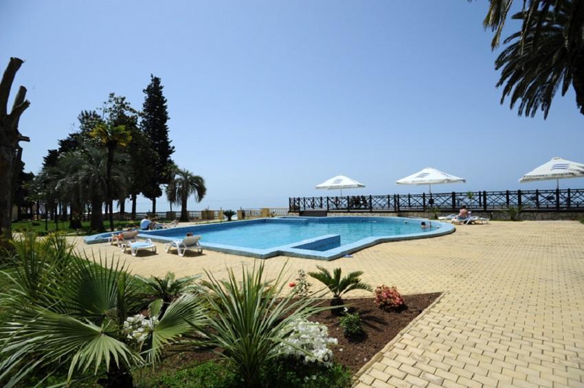Lazurniy Bereg Hotel Gagra Exterior foto