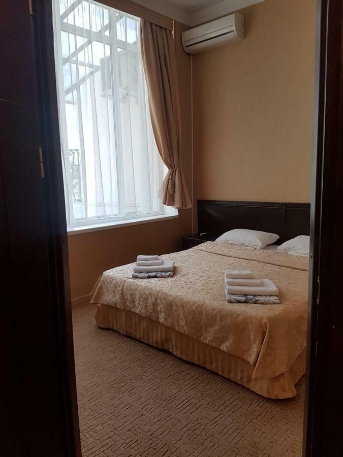 Lazurniy Bereg Hotel Gagra Exterior foto