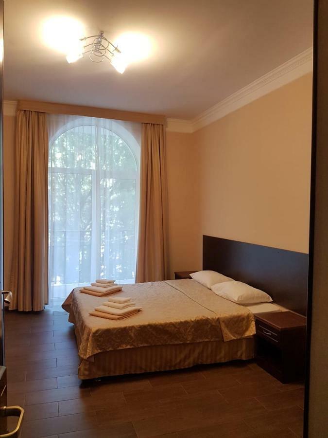 Lazurniy Bereg Hotel Gagra Exterior foto