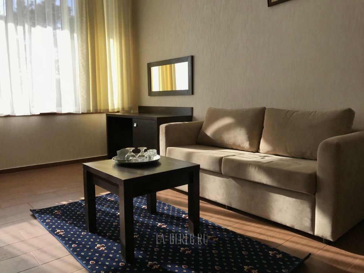 Lazurniy Bereg Hotel Gagra Exterior foto